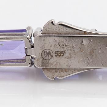 A 14K white gold bracelet with tanzanites. With Gemological center certificate.