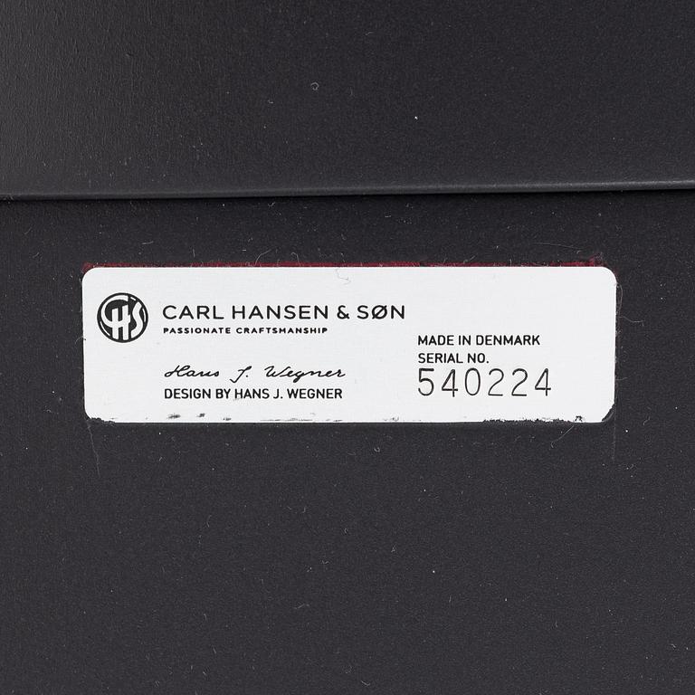 Hans J. Wegner, Fåtöljer, ett par, CH07, "Shell Chair", Carl Hansen, Danmark.