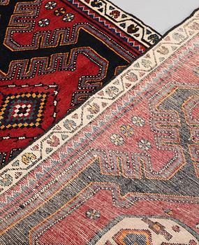 A semi-antique runner carpet, 295 x 100 cm.