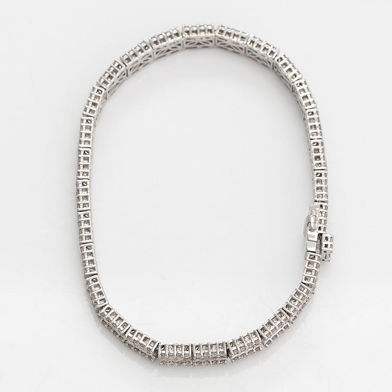 An 18K white gold bracelet with diamonds ca. 7.42 ct in total according to engraving.