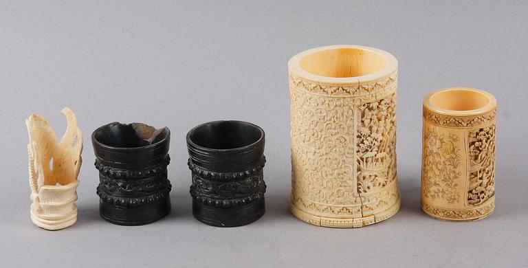 PARTI ORIENTALISKT, 5 delar, ben och keramik. 1800/1900-tal.