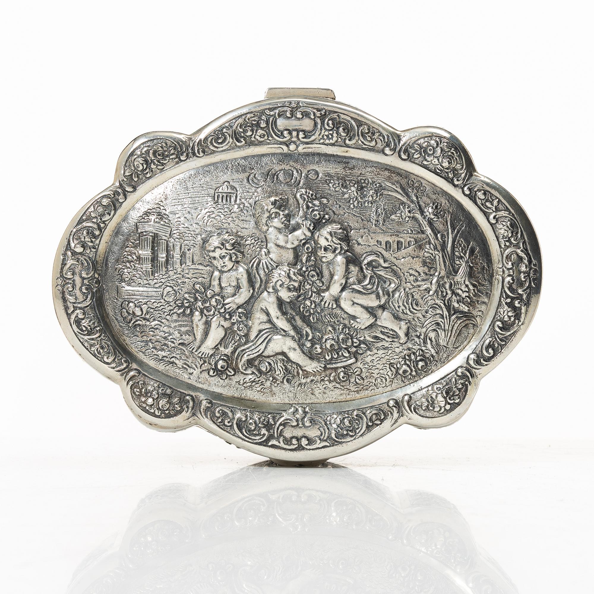 A silver box, Baroque style, 20th Century.