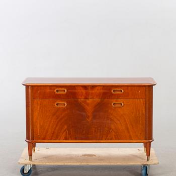 SIDEBOARD, 1900-talets mitt.