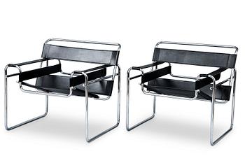 371. FÅTÖLJER, ett par, "Wassily", läder och stålrör, efter Marcel Lajos Breuer modell, 1900-talets senare hälft.