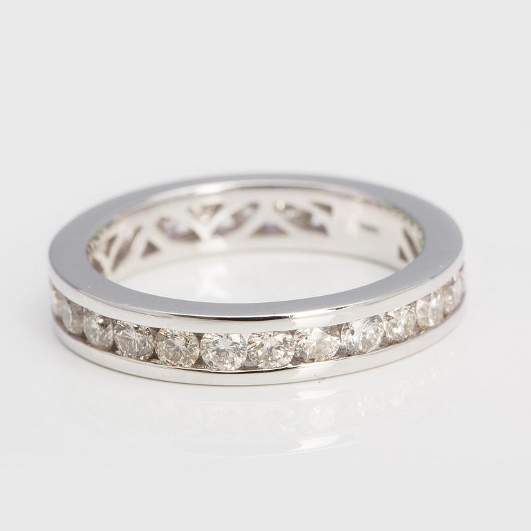 RING, 18K vitguld med briljantslipade diamanter ca 1.57 ct.