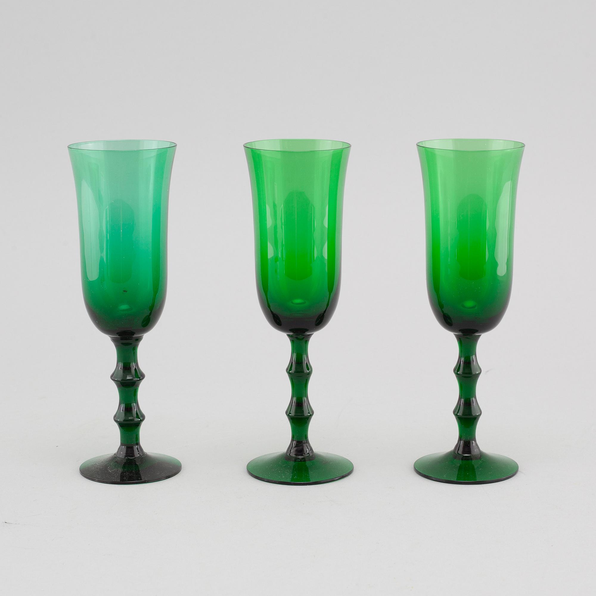 16 wine glases by Simon Gate, Orrefors, end 20th century.