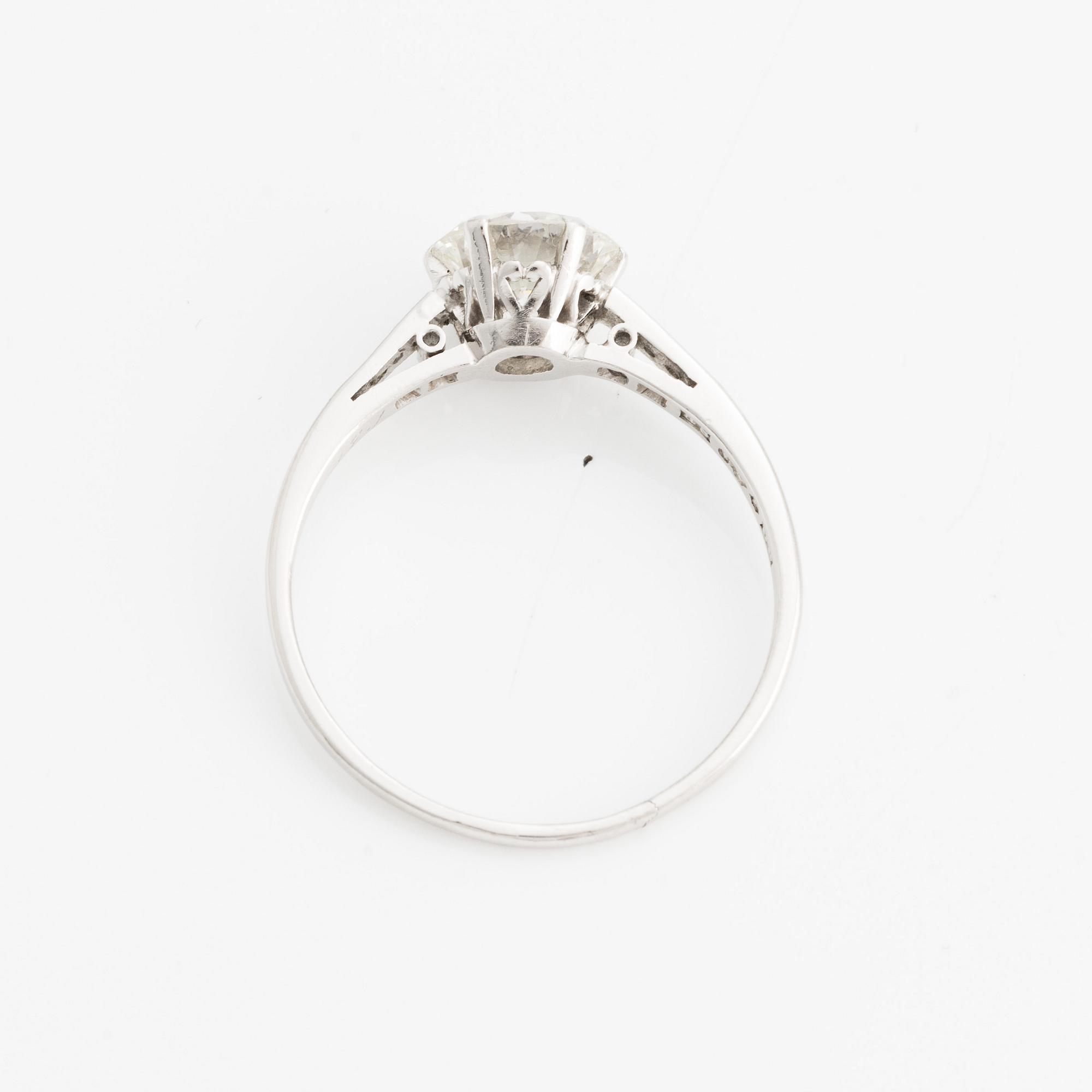 Ring, platinum with brilliant-cut diamond, Strömdahl, Stockholm 1946.