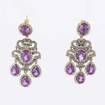 Earrings, girandole model with amethysts and multi-coloured diamonds.