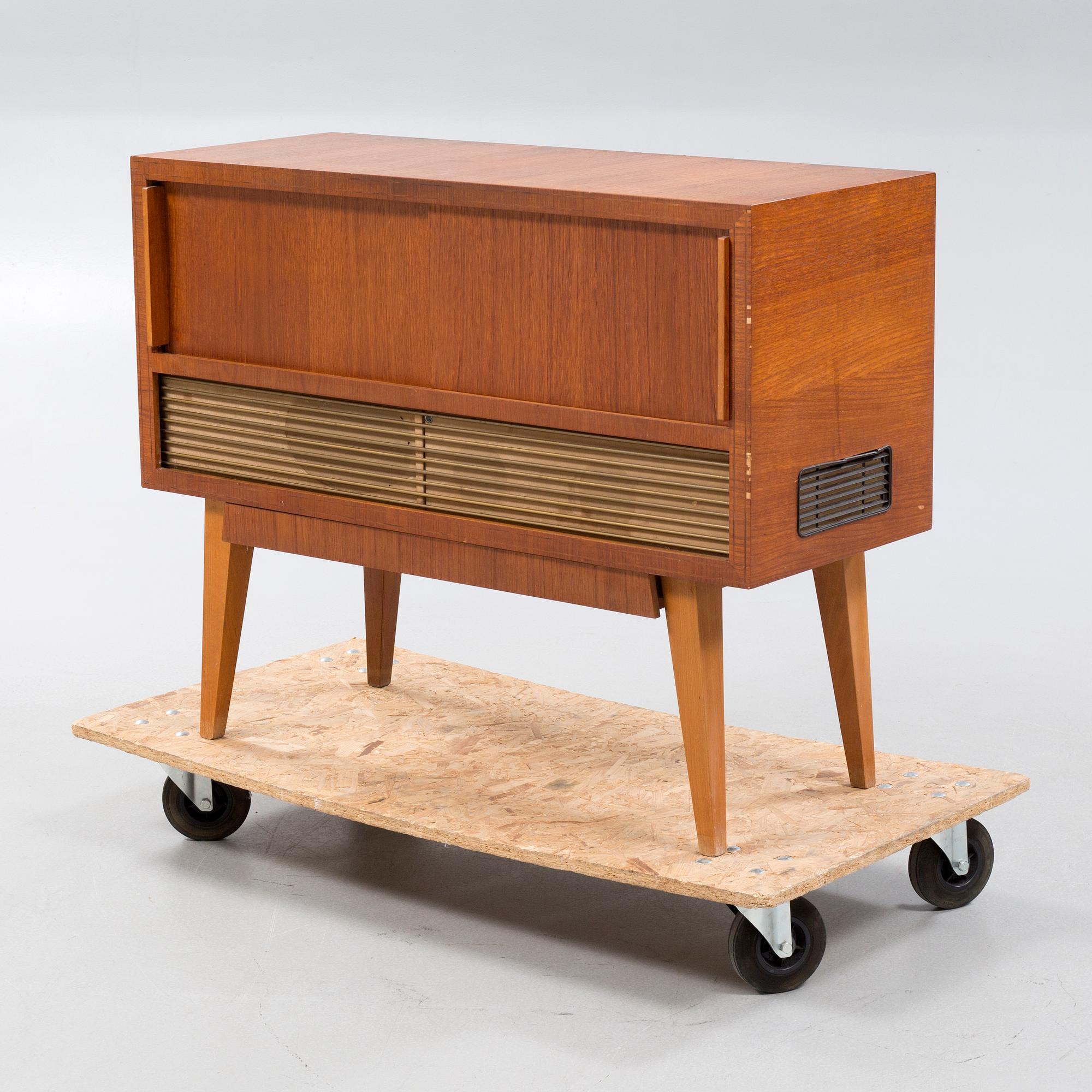 RADIOMÖBEL/VINYLSPELARE, EIA-radio, omkring 1900-talets mitt.