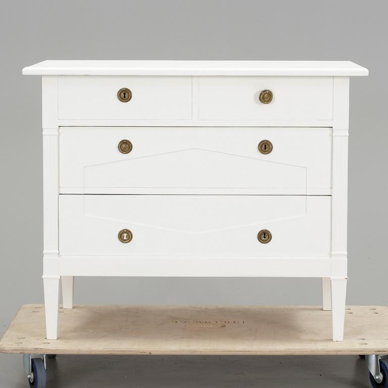 BYRÅ, gustaviansk stil, 1900-tal.