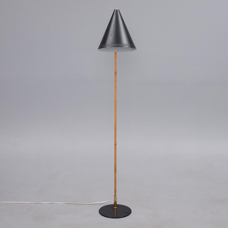GOLVLAMPA, K10-10, Paavo Tynell, tillverkad av Idman. 1950-tal.