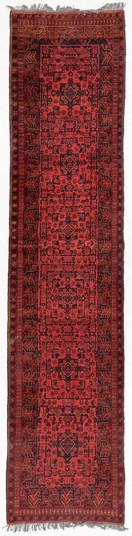 An oriental runner carpet, ca. 372 x 85 cm.