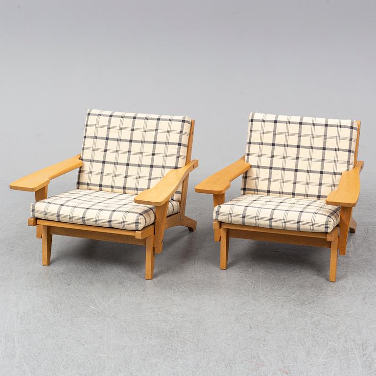 HANS J WEGNER, a pair of oak easy chairs, Getama, Denmark.