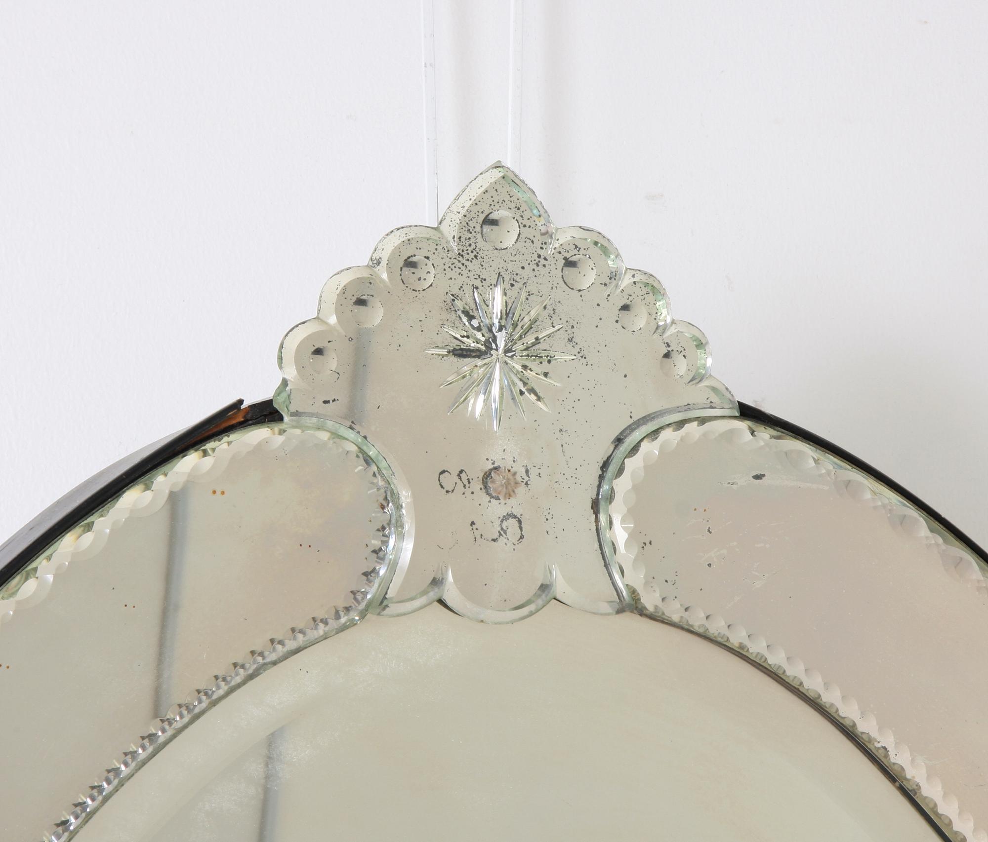 SPEGEL, glas, Venetiansk modell, troligen omkring 1900.