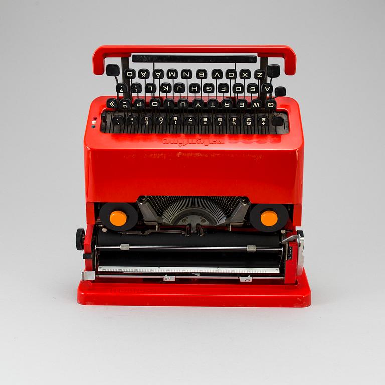 SKRIVMASKIN, "Valentine", Perry King samt Ettore Sottsass, Olivetti, formgiven 1968.