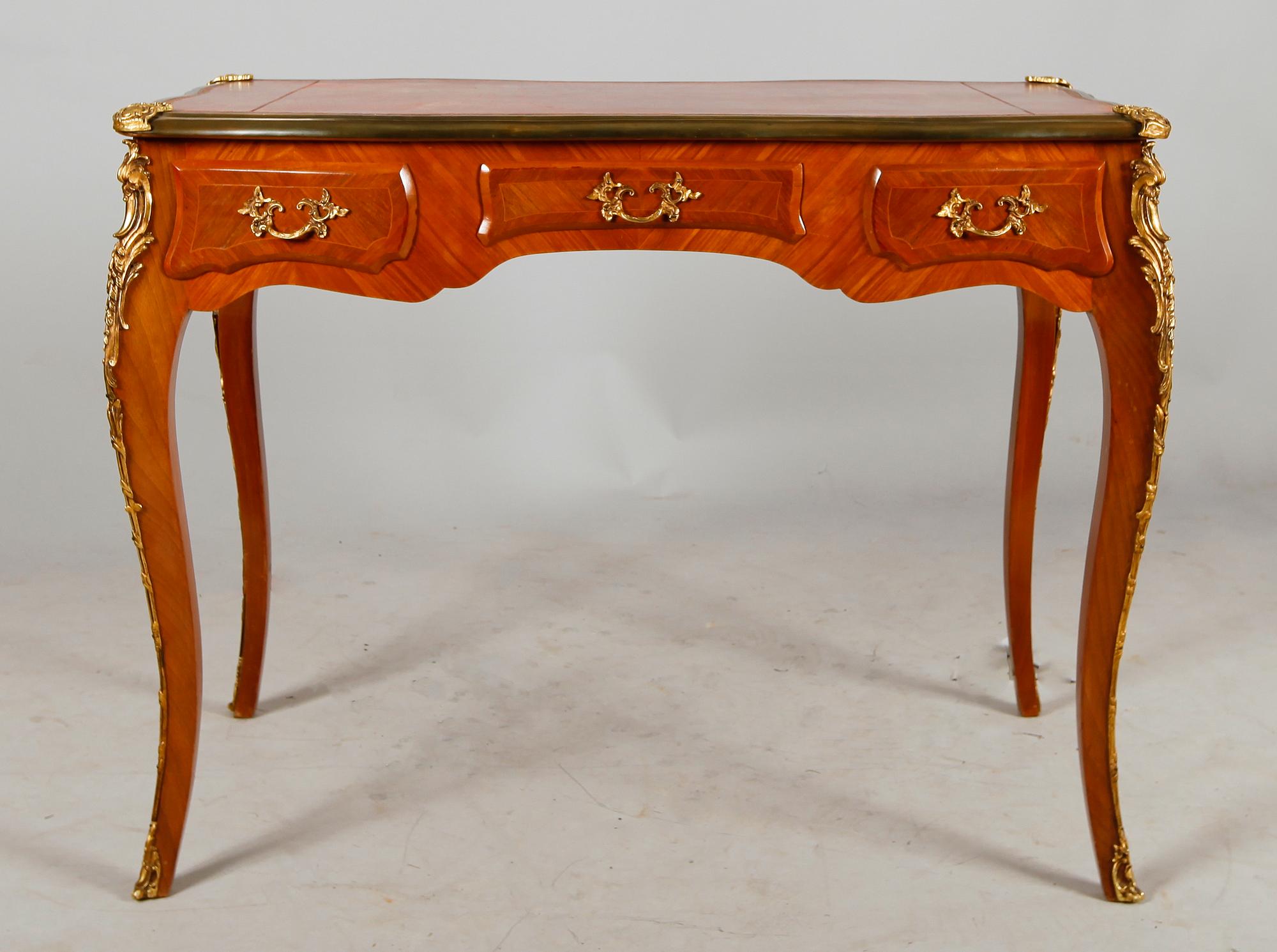 SKRIVBORD, rokokostil, 1900-talets andra hälft.