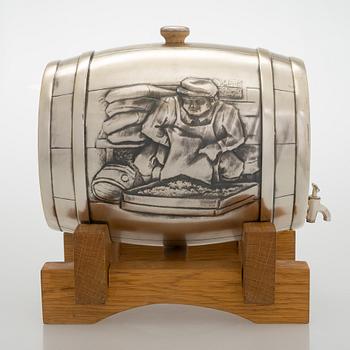 Tynnyri, hopeaa puujalustalla, Auran Kultaseppä, Turku 1969.