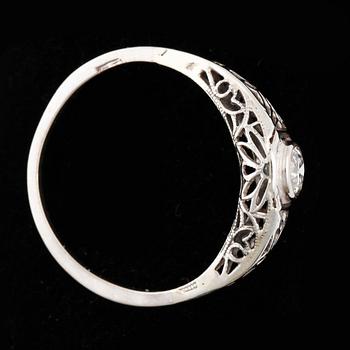RING, 18k vitguld med gammalslipad diamant ca0,23ct. Vikt 2,3g.