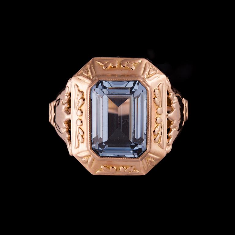 RING, 14K guld, syntetisk spinell. Vikt ca 5,0 g.