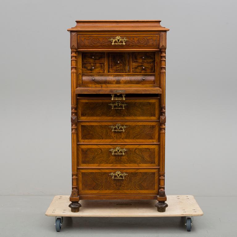 HERRBYRÅ, nyrenässans, 1800-talets slut.