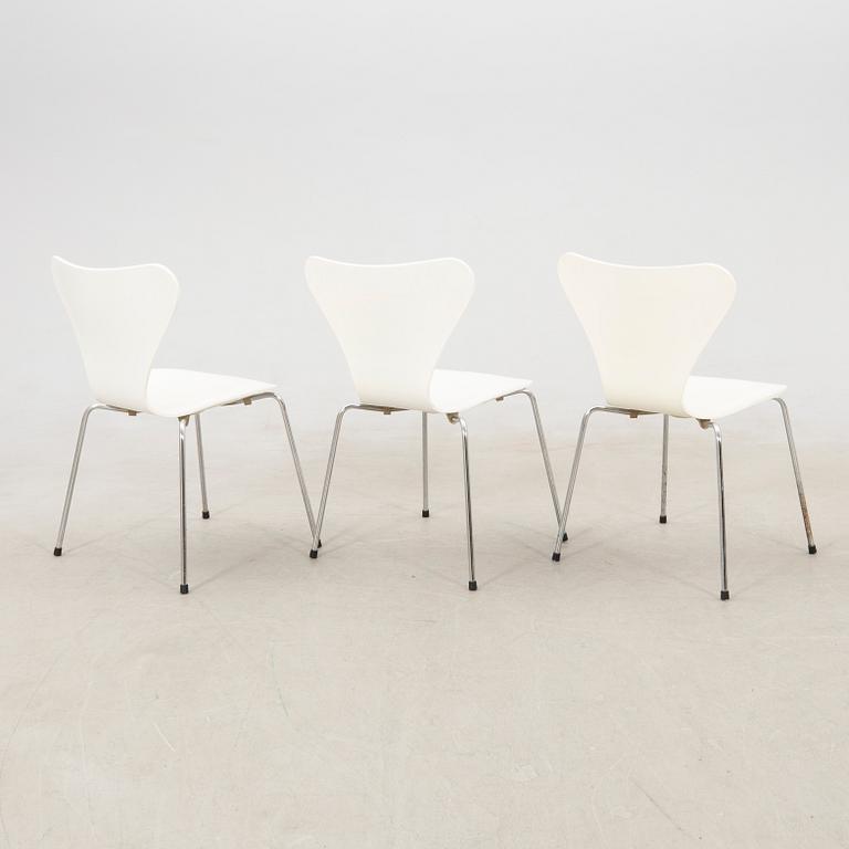 Arne Jacobsen chairs 3 pcs "The Seven" for Fritz Hansen Denmark late 20th century.