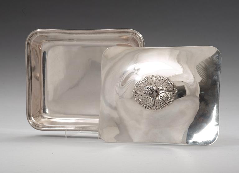 Petter Adolf Sjöberg, karotter med lock, ett par, silver, Stockholm 1820, empire.