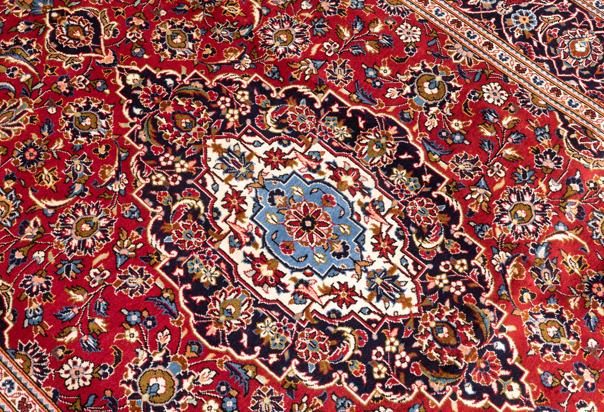 Matta, Keshan, ca 304 x 193 cm.