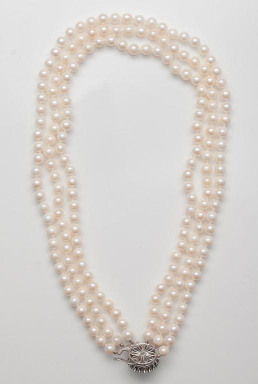 A NECKLACE, 3 strand akoya pearls 6 - 6,5 mm. Length c. 45 cm.
