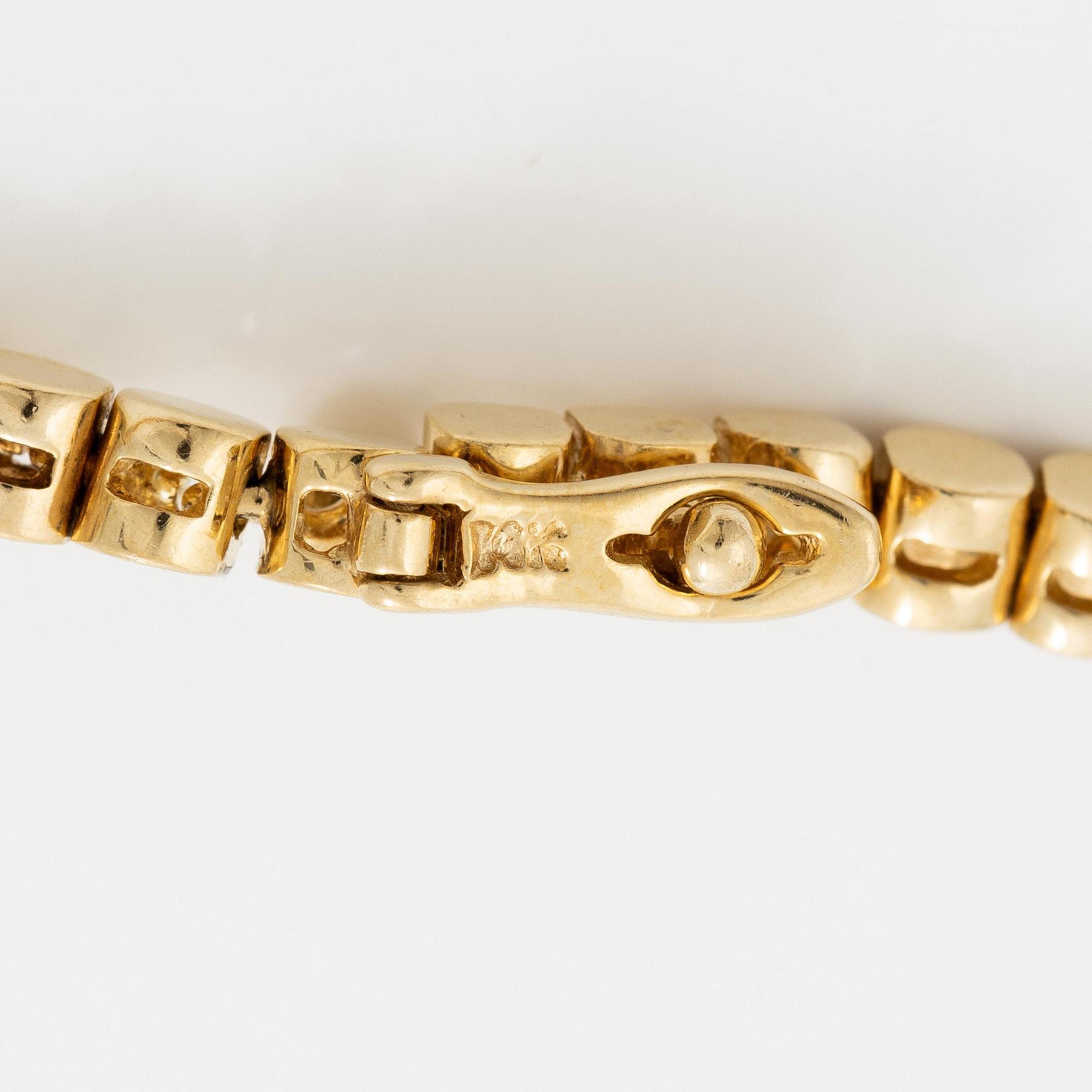 A necklace 14K gold with round brilliant-cut diamonds, second half of the 20th century.