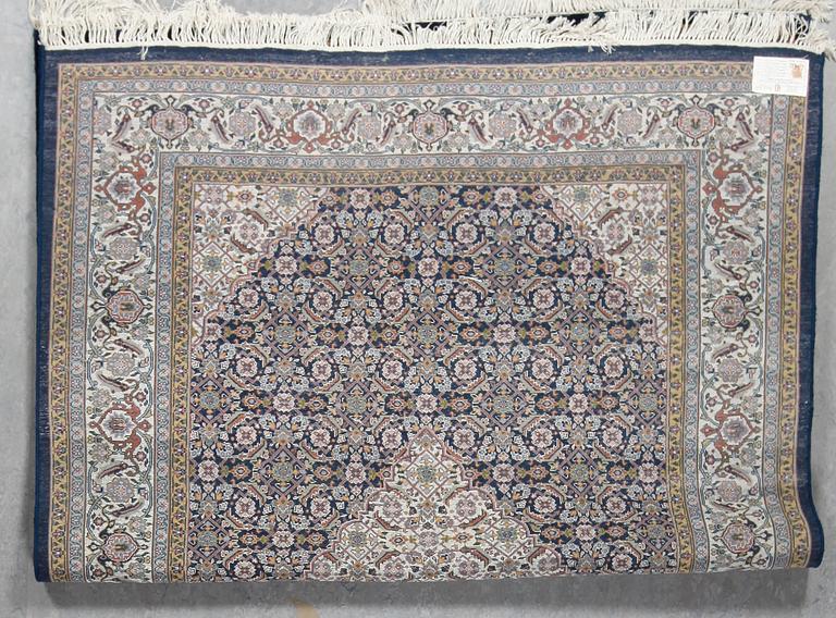 MATTA, möjligen Bidjar, ca 267x286 cm.