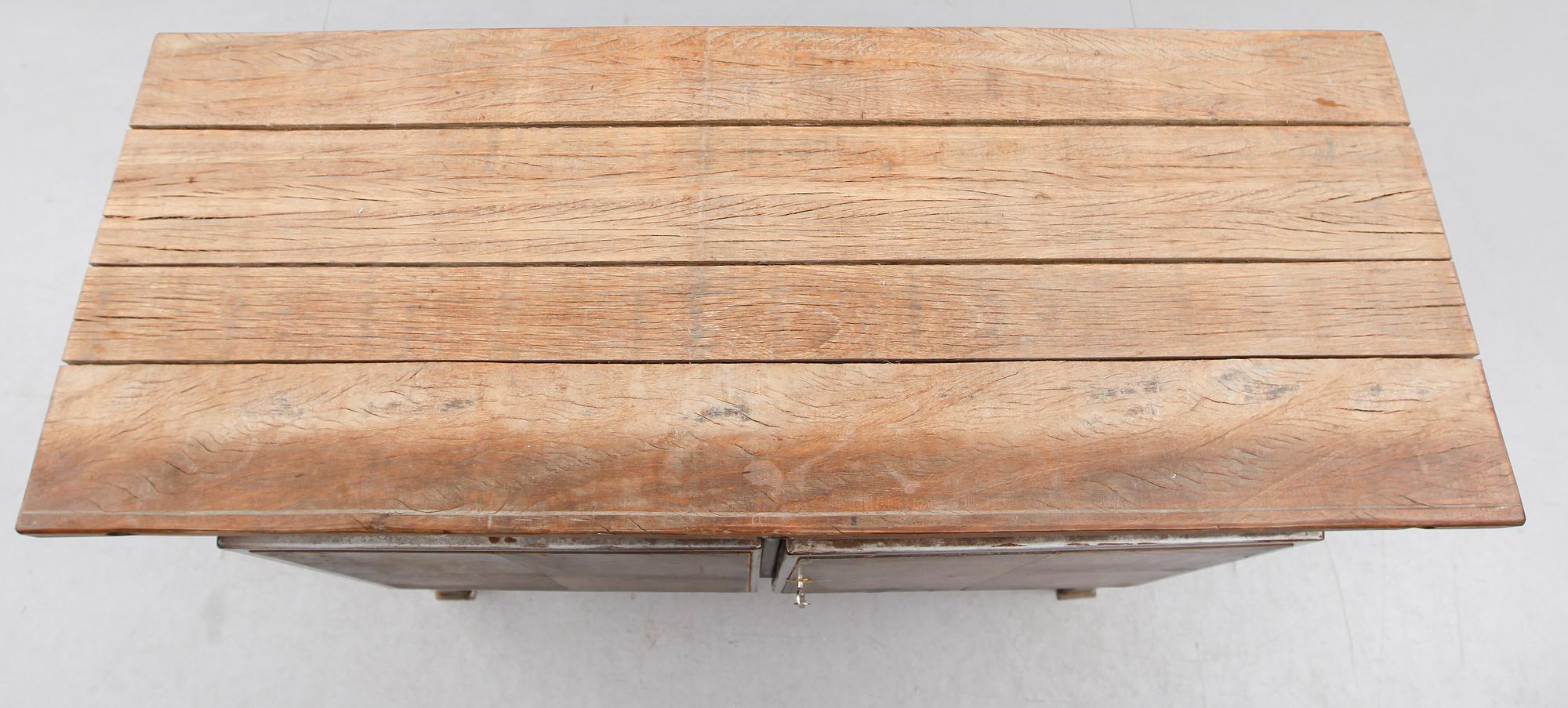 SERVERINGSSKÅP, industrimodell, 1900-talets andra hälft.