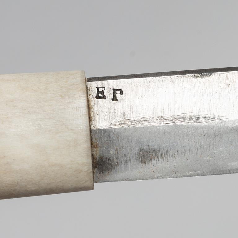 Esse Poggats, a reindeer horn knife, signed.