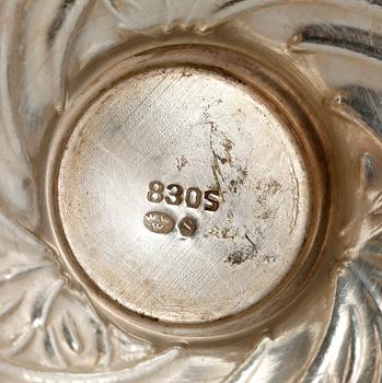 SOCKERRUSKA, SALTKAR samt STRÖARE, silver, bland annat svenska importstämplar, vikt utan glas 140 gram.