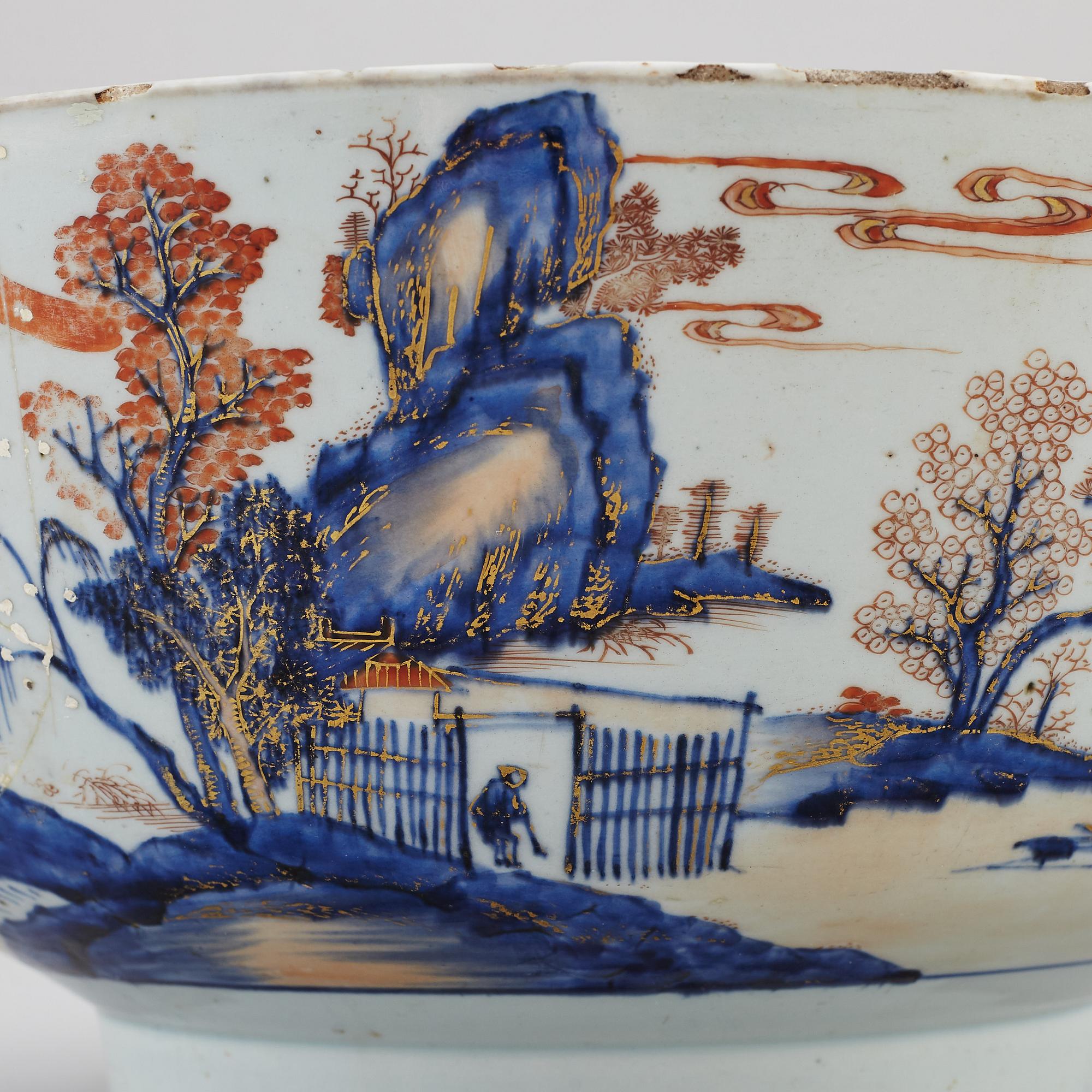 A large blue and white fish bowl/punch bowl, Qing dynasty, 18th Century.