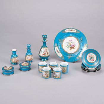 SERVISDELAR, 11 st, Sèvres-liknande märke, 1800-tal.