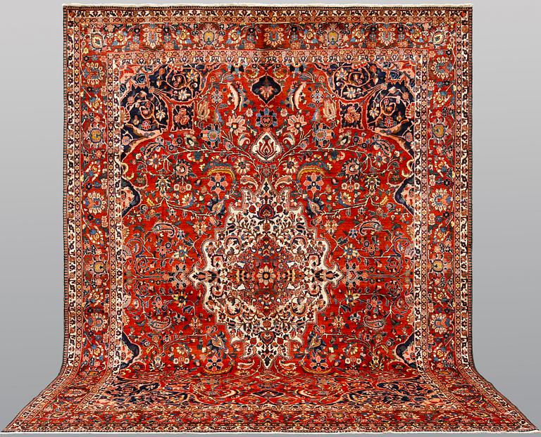 A Bakhtiari carpet, ca 420 x 320 cm.