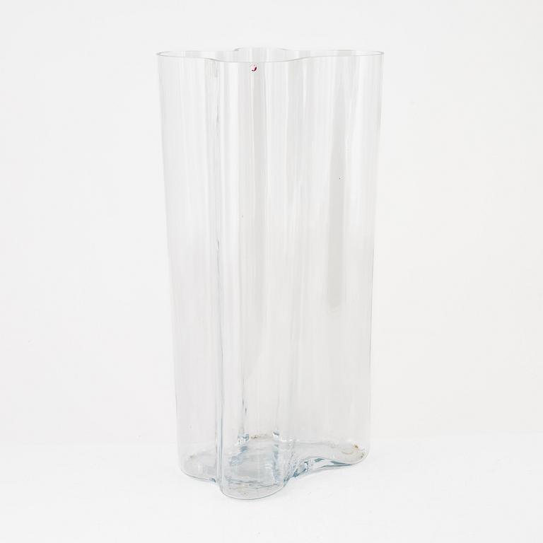 An Alvar Aalto vase, model 0551, signed Alvar Aalto Iittala 2000.