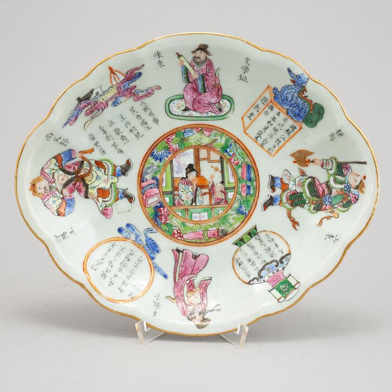 A famille rose Canton dish, Qing dynasty, 19th Century.