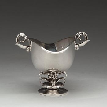 Georg Jensen, såsskål med sked, Köpenhamn 1915-21, 830/1000 silver. Design nr 233 och 141,