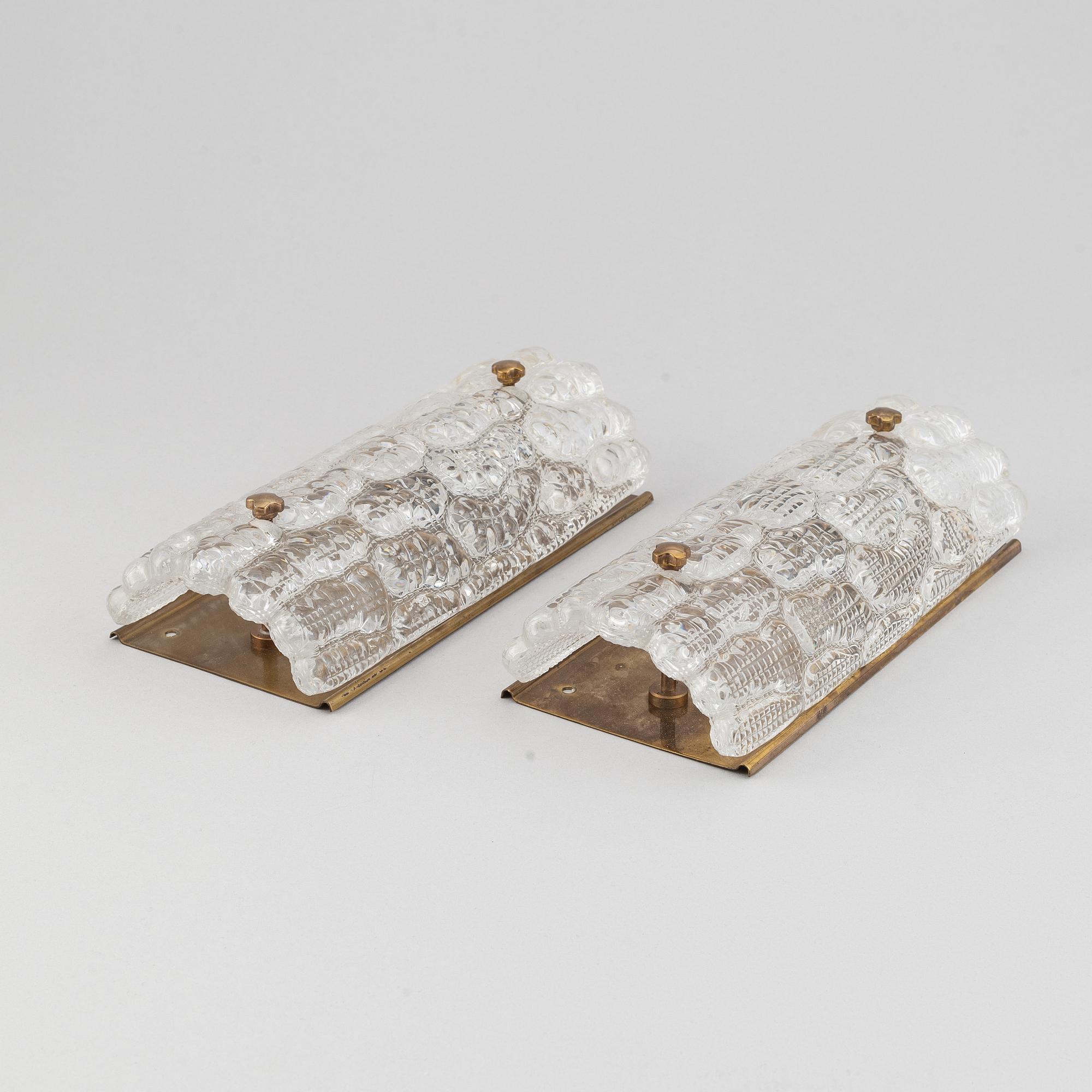 Carl Fagerlund, a pair of glass and brass wall sconces, Orrefors, second half of the 20th Century.