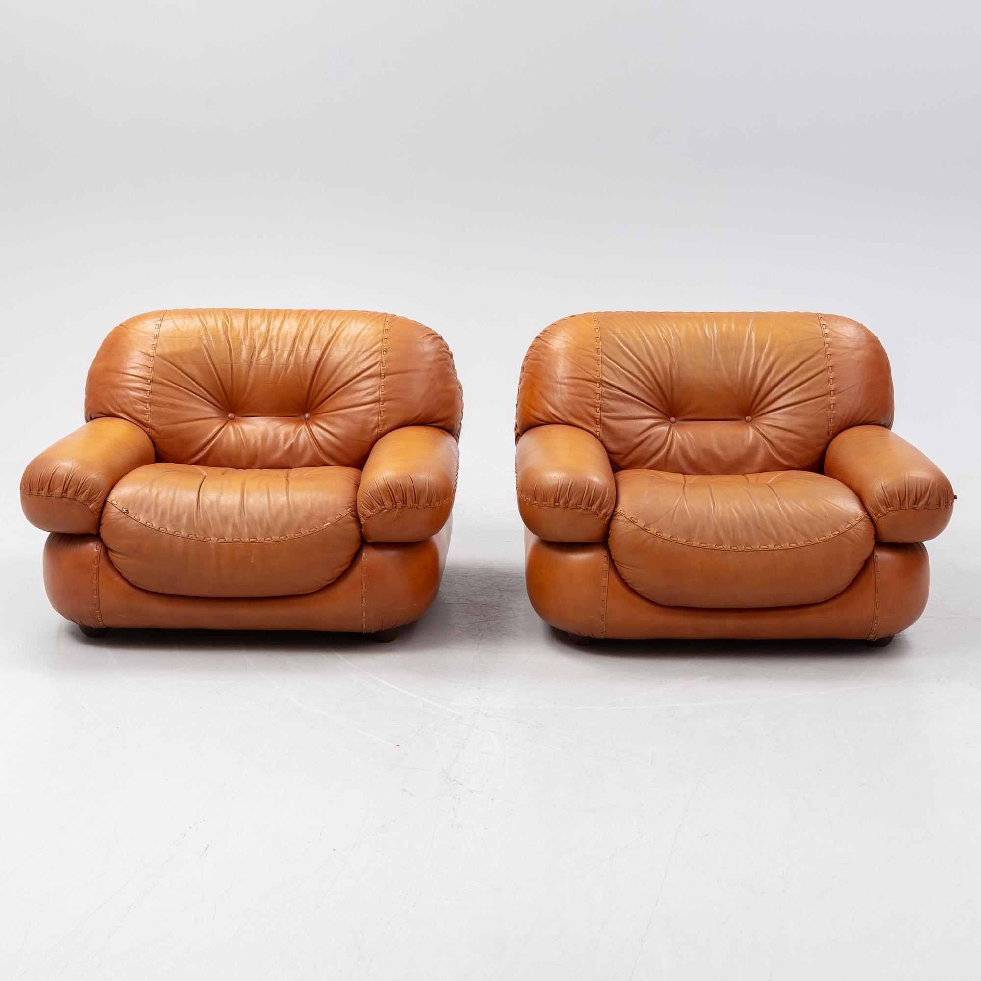 A pair of leather easy chairs, model 'Sapporo', Mobil Girgi, Italy, 1970s.