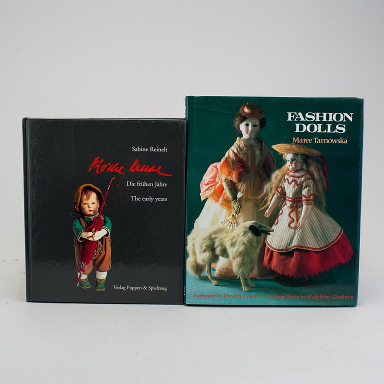 A lot of twelve books regarding antique dolls.