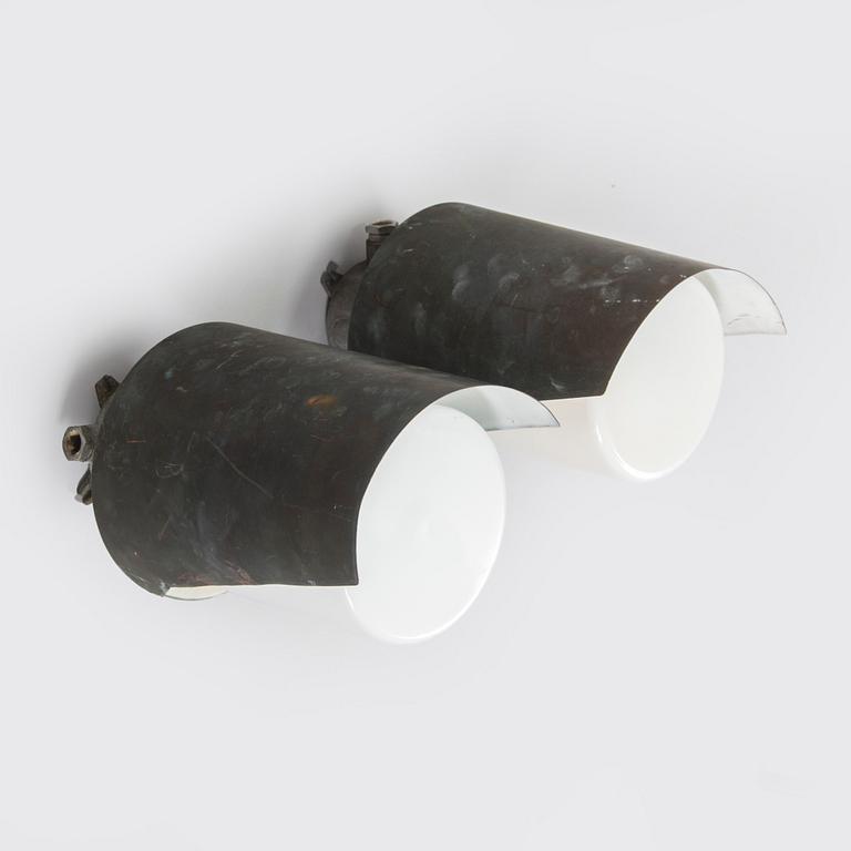 Vägglampor / utebelysning, 2 st, modell AT 32,  Itsu, 1900-talets mitt.