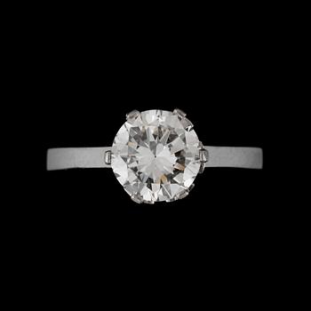 6. RING med briljantslipad diamant 1.74 ct enligt gravyr. Kvalitet ca H/VVS2.
