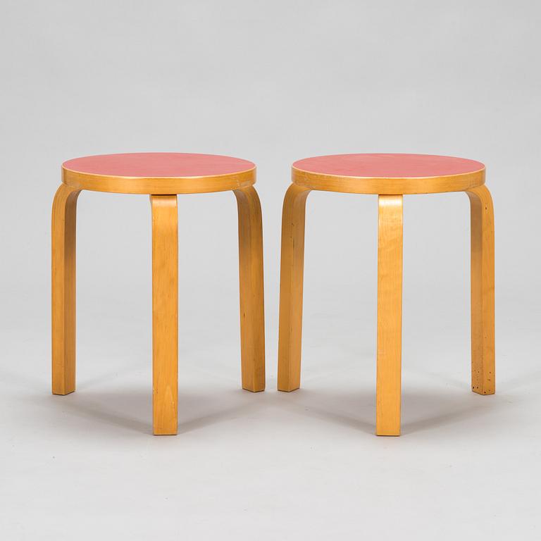 Alvar Aalto, klaffbord "DL82" och pallar, 6 st "60",  O.Y. Huonekalu-ja Rakennustyötehdas A.B 1900-talets mitt.