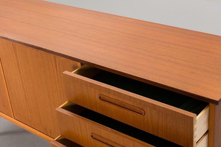 MID 20TH CENTURY SIDEBOARD.