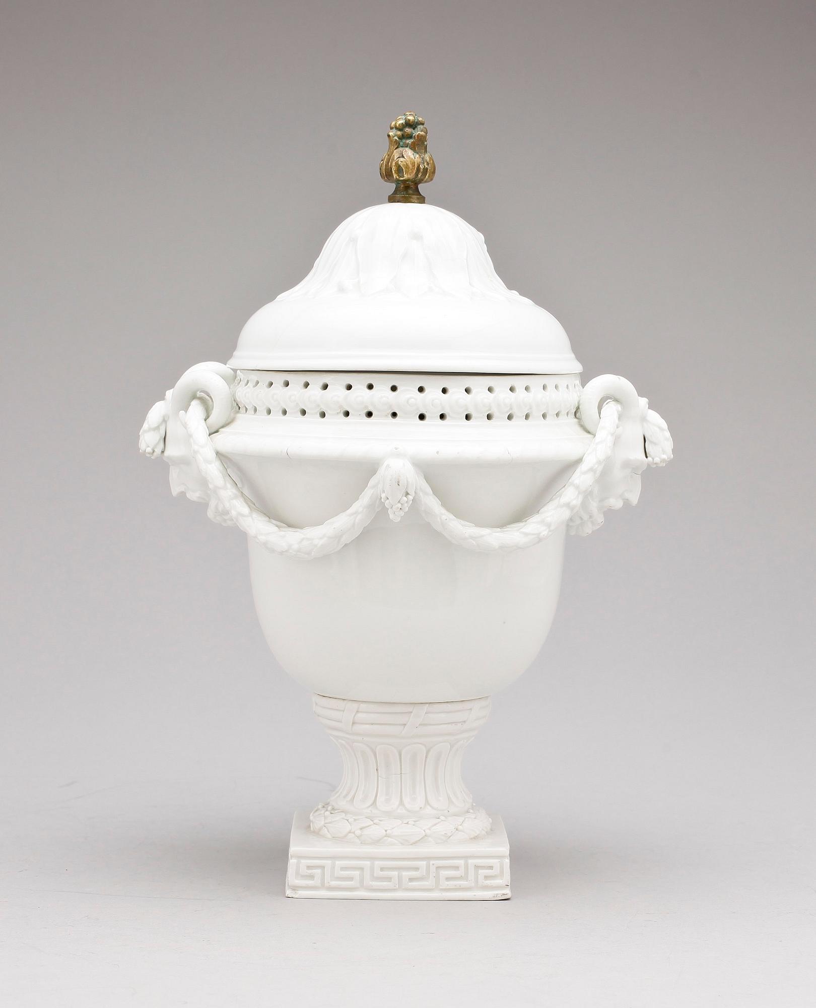 LOCKURNA, porslin, Louis XVI, troligen Meissen och 1700-tal.