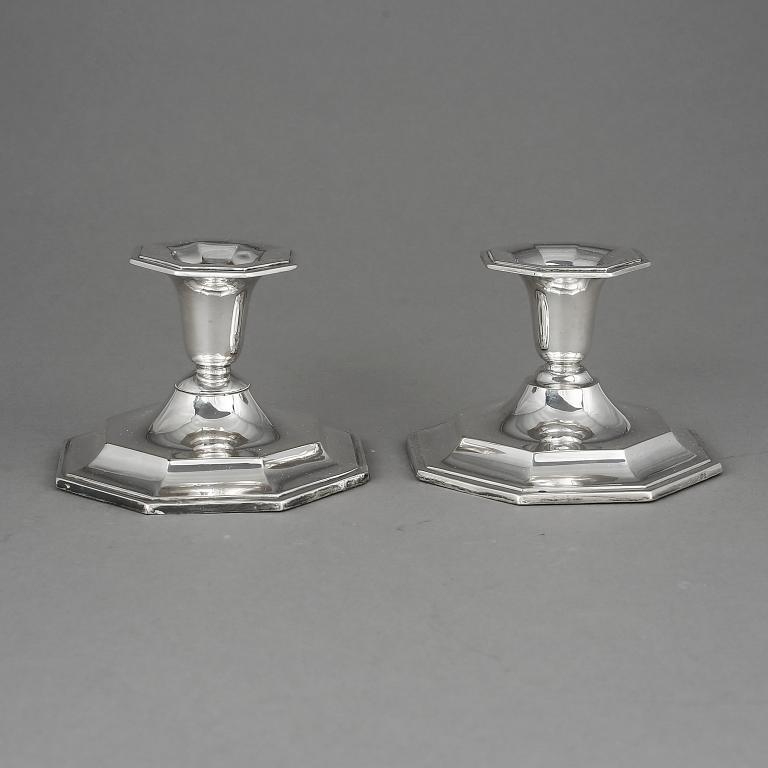 LJUSSTAKAR, ett par, silver, svenska importstämplar, 1900-tal.