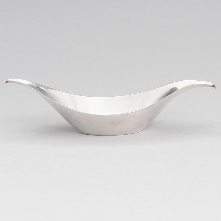 ANNA-GRETA EKER, A silver bowl, Auran Kultaseppä oy, Turku 1965.