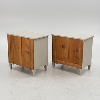 Chests of drawers, a pair, similar, Gustavian style, first half of the 20th century.